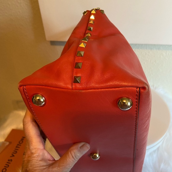 Valentino Garavani VGUC Dome Rockstud Tote in Coral Calfskin - Picture 13 of 15